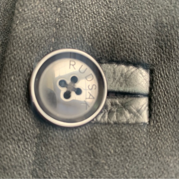 Elegant Black Women's Coat - Picture 5 of 16